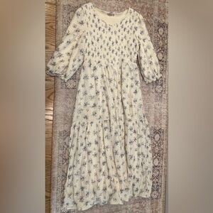 Flora 3/4 Sleeve Smocked
Blue Floral Midi Dress